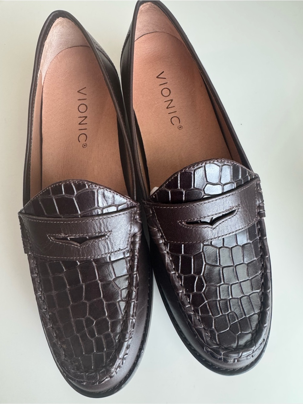 Vionic Women’s Dark Brown Croc-Embossed Leather Penny Loafers New